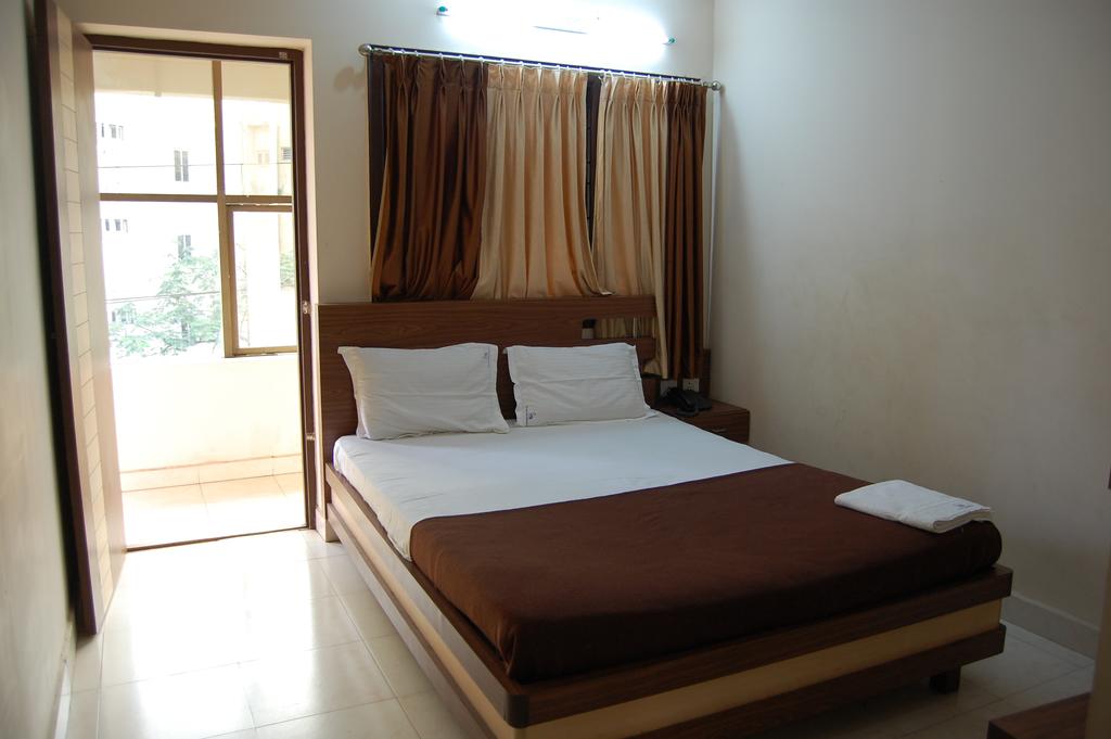 HOTEL SHREE SHYAM  - Tap to explore photos