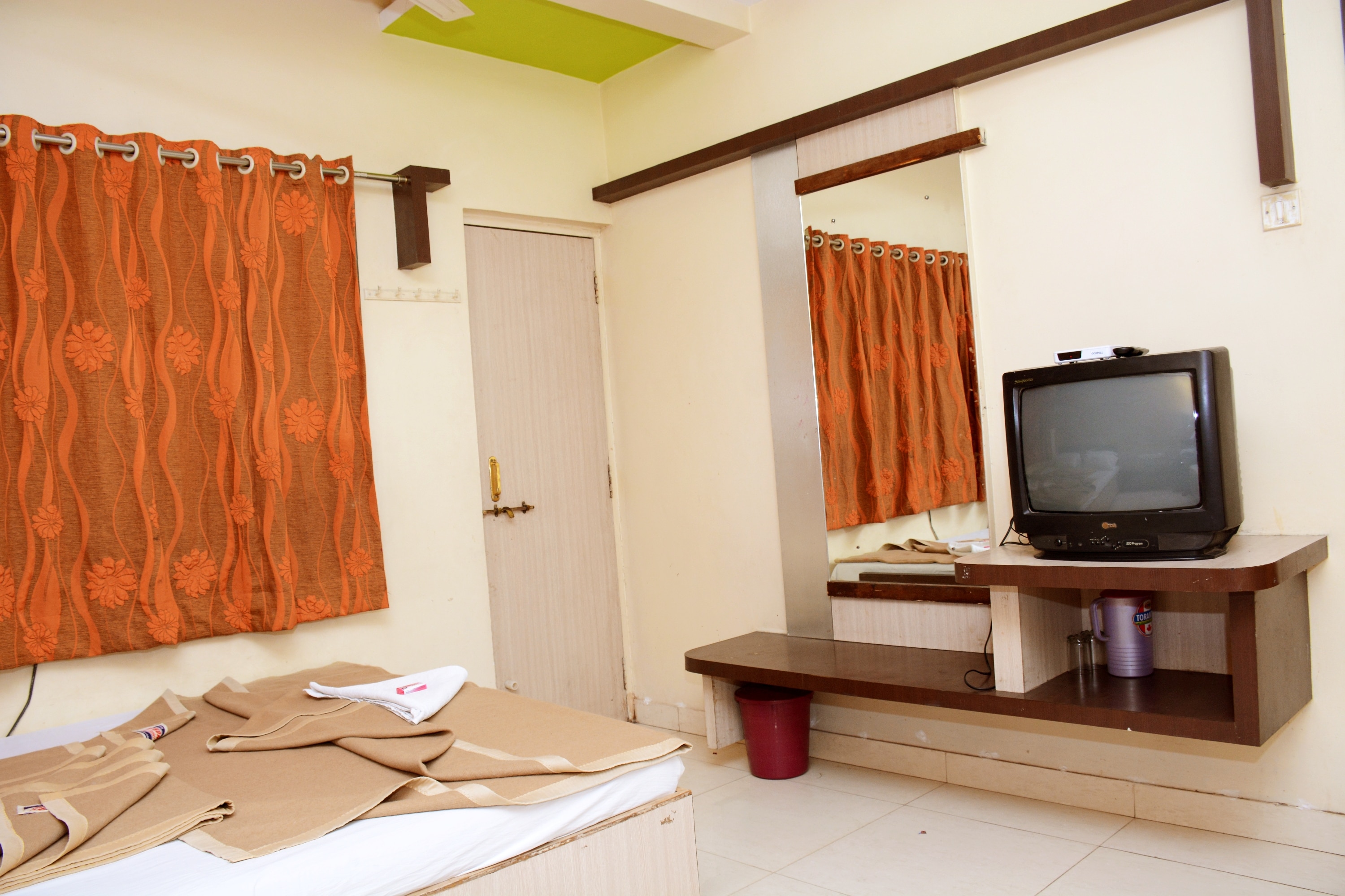 Hotel Sai Varsha - Tap to explore photos