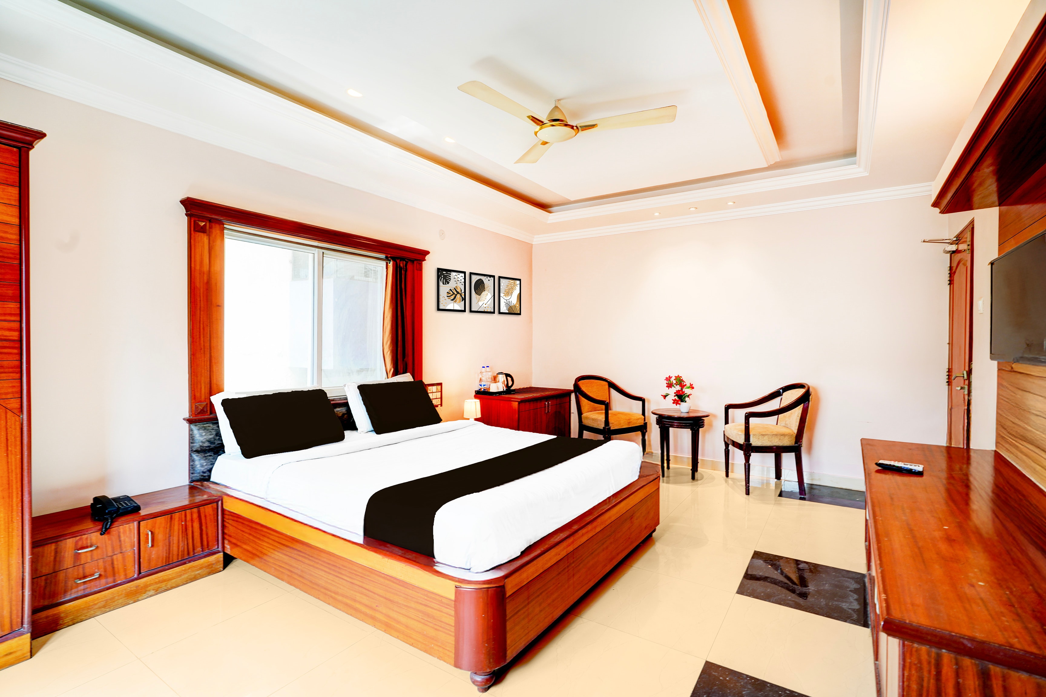 Super Townhouse Anantapur Near Srikantam Circle - Tap to explore photos