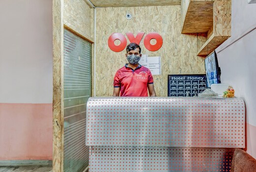 Capital O Honey Hotel