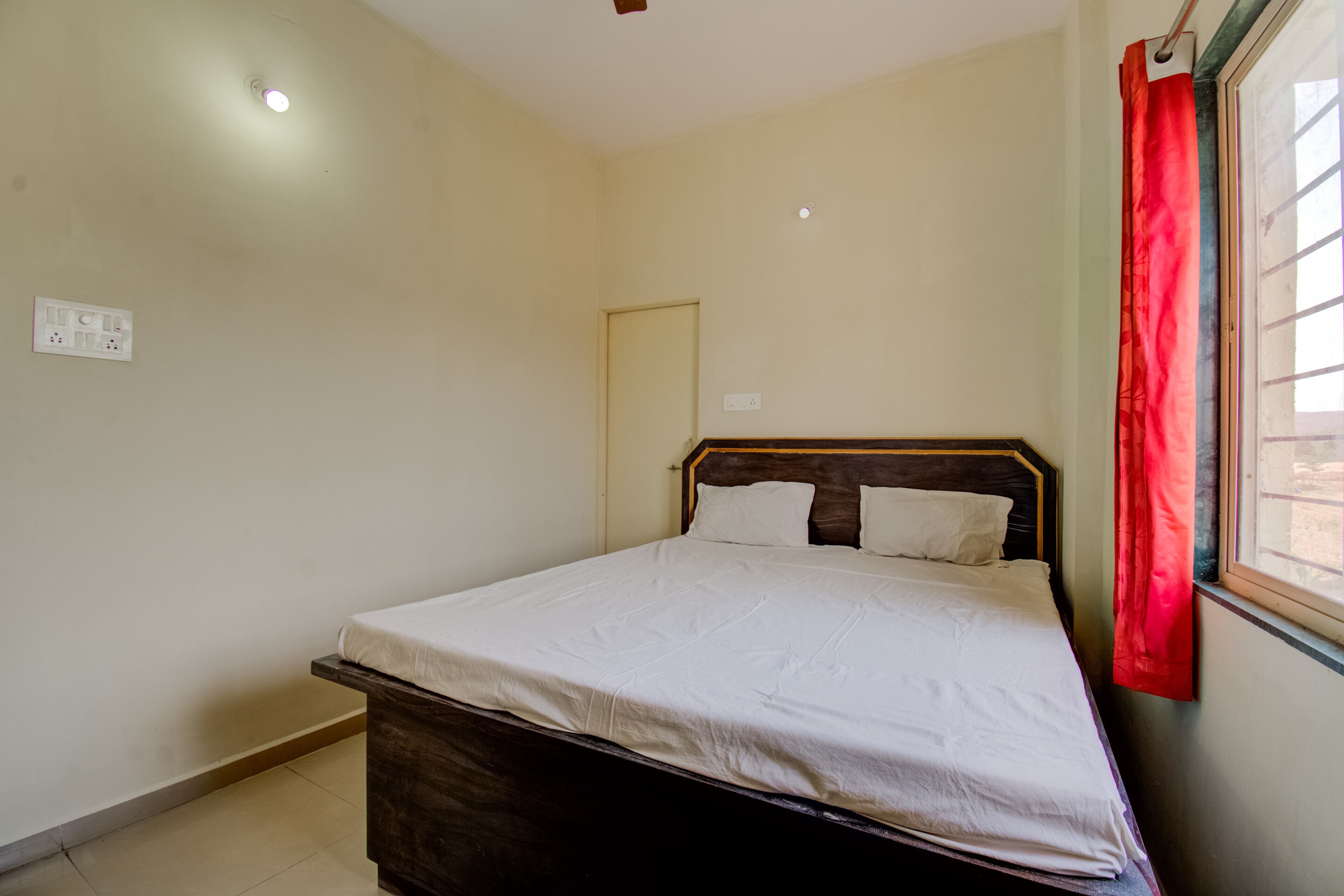 SPOT ON R D Homestay 1 - Tap to explore photos