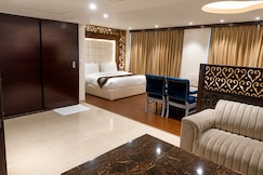 Hotel Signature Grand, Delhi