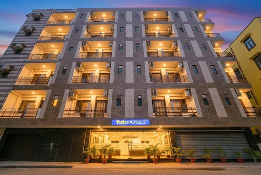 FabHotel New Silver Crown