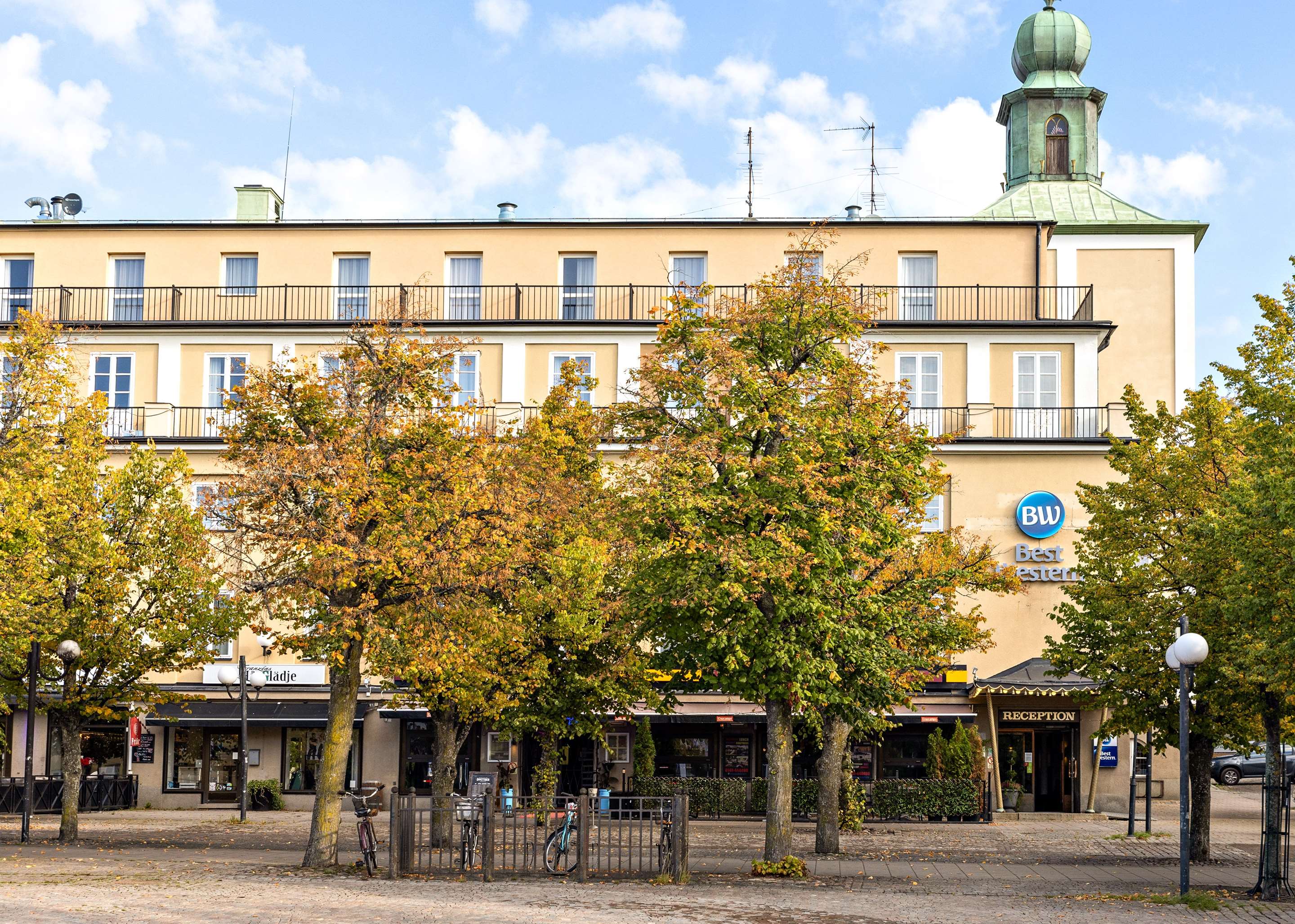 Best Western Motala Stadshotell - Tap to explore photos