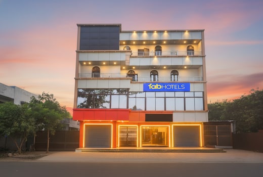 FabHotel Avante Palace