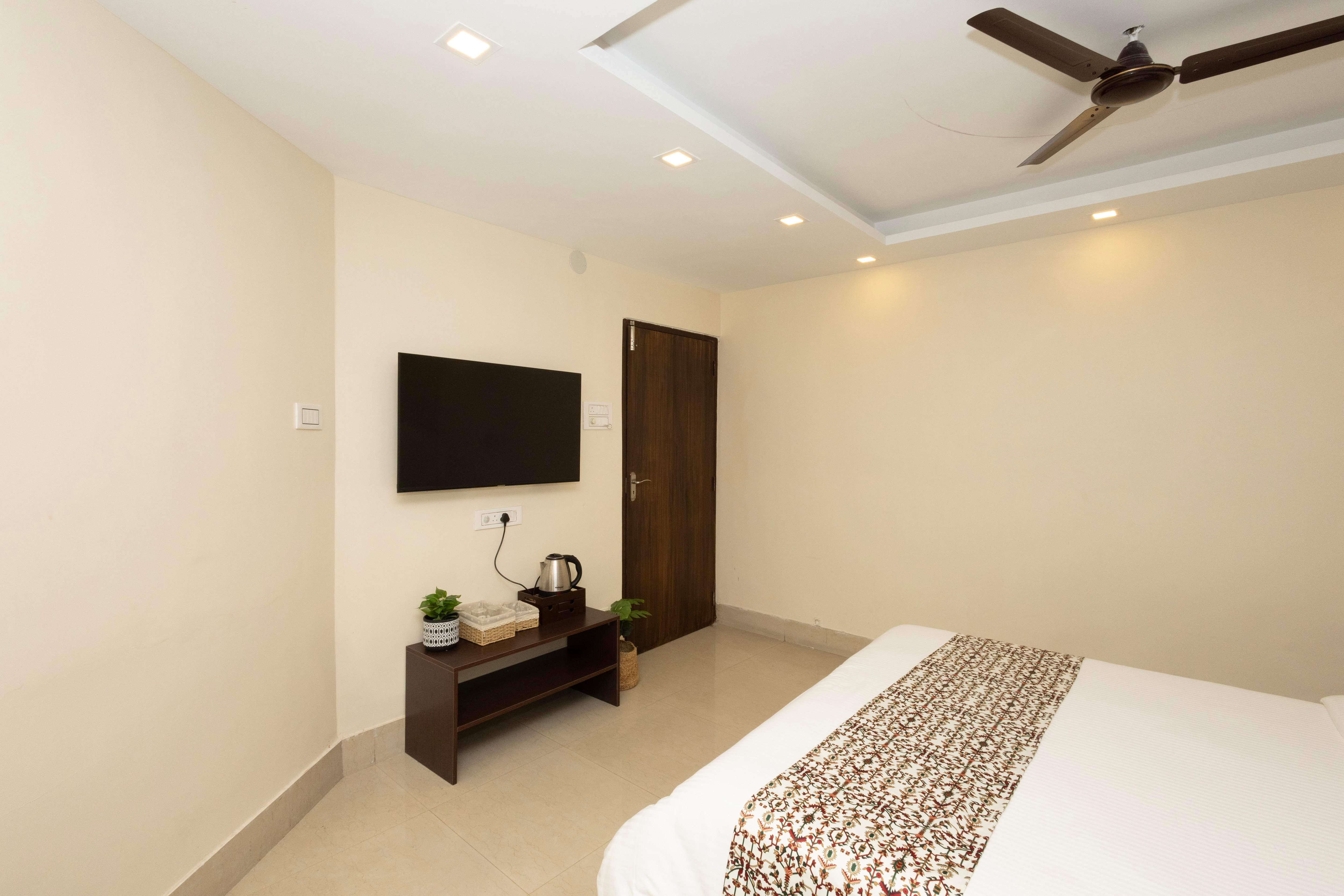 2BHK Comfort Hub Near Gariahat & Golpark - Tap to explore photos