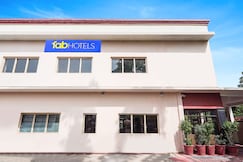 FabHotel The Dayal - 2.4 kms from Delhi Gate, 5 kms from Agra Fort, Agra
