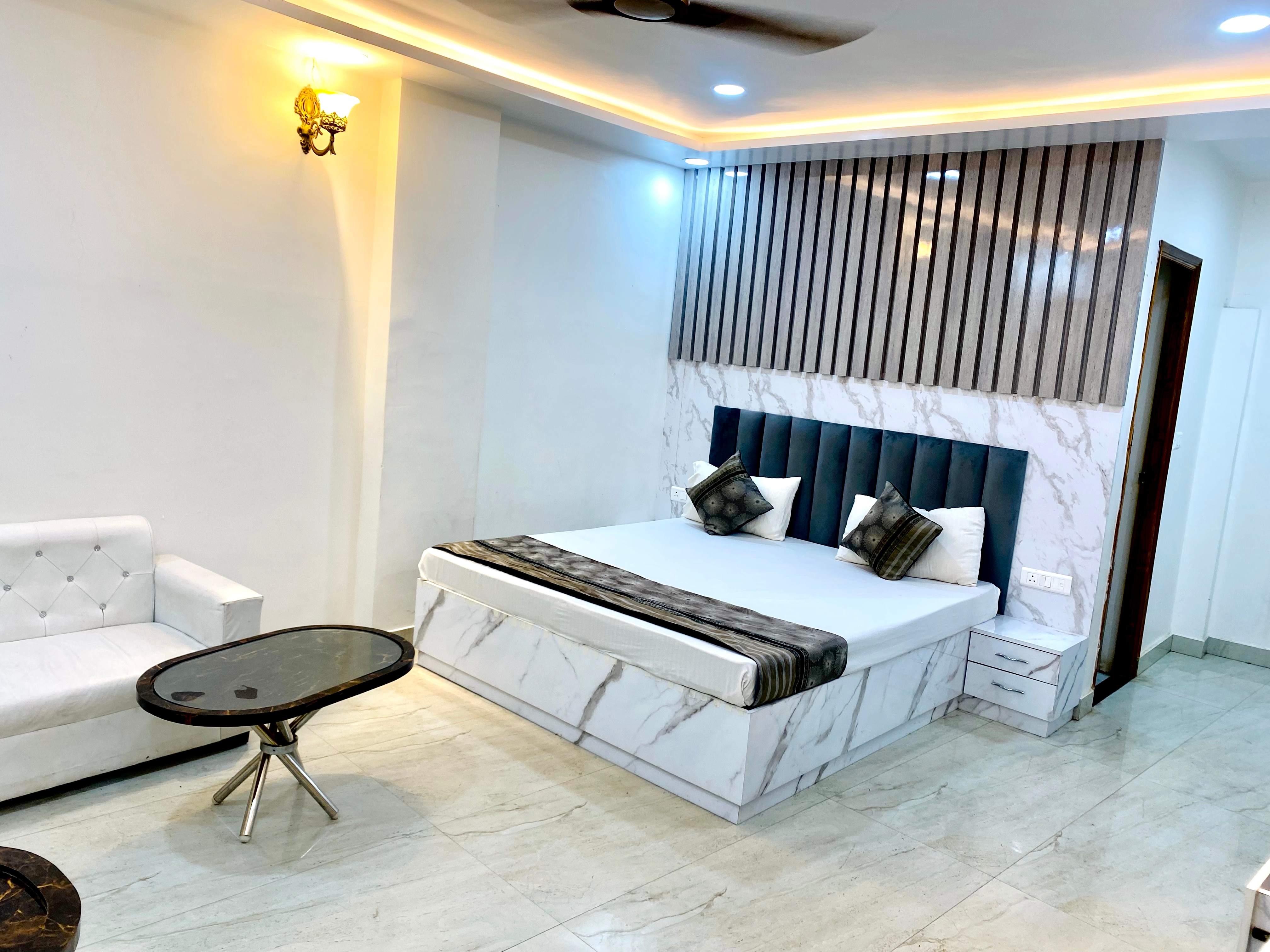 Hotel Mangalam - Tap to explore photos