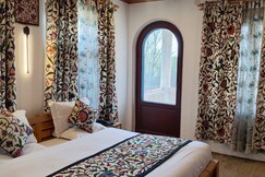 LAMZY PARIMAHAL RESORT, Srinagar