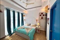 Luxe Living Homestay, Meerut