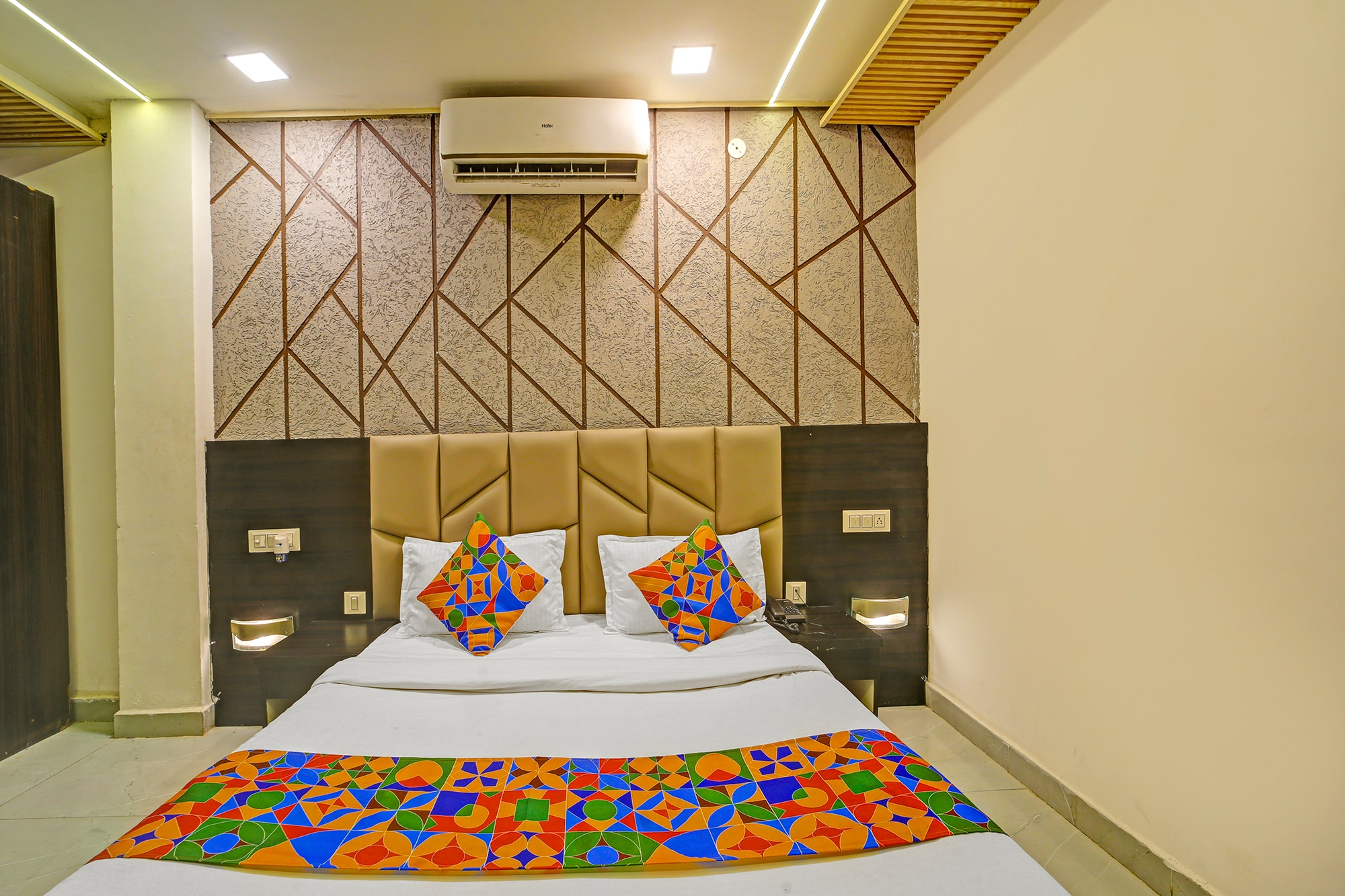 FabHotel Alexa - Nr People's Mall - Tap to explore photos