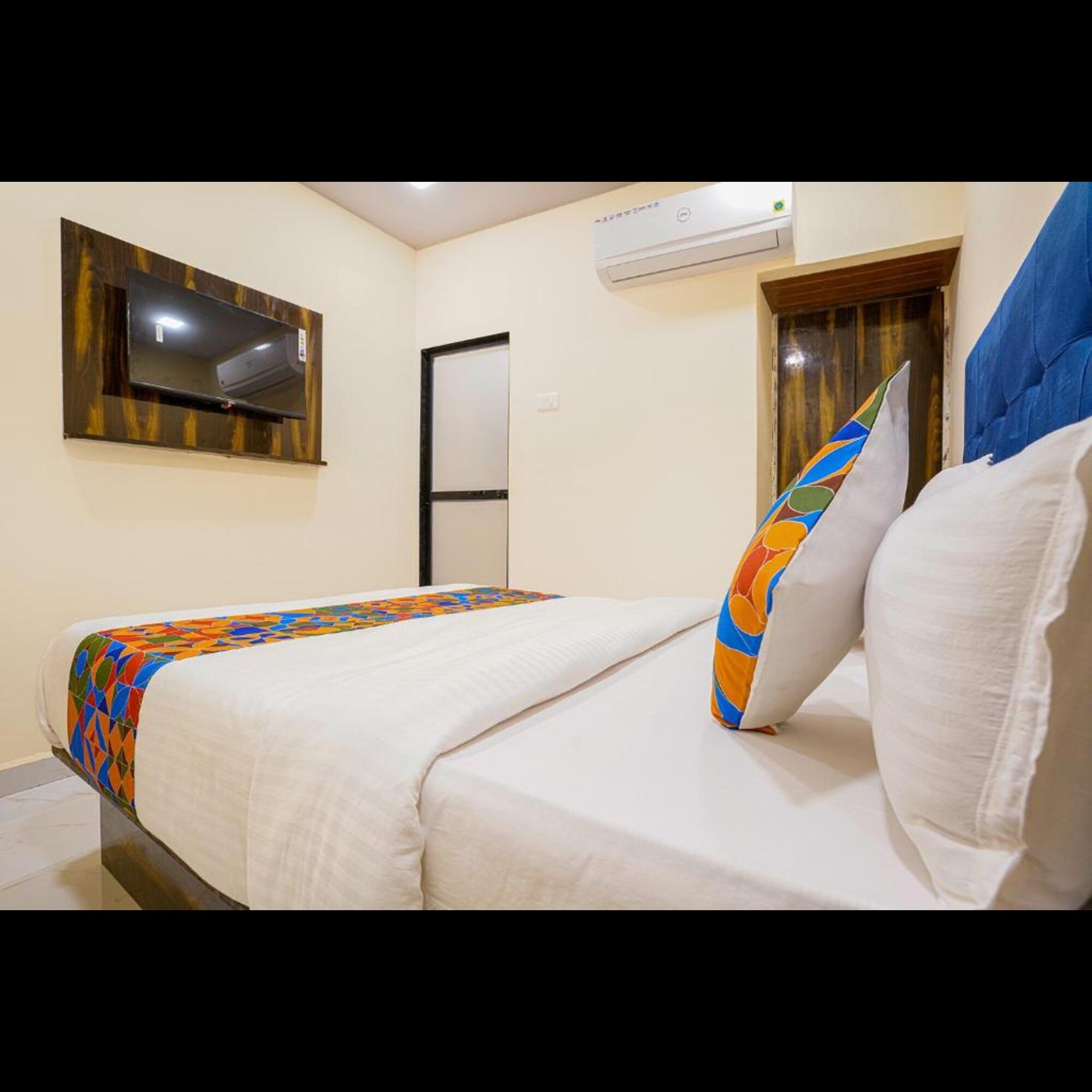 Hotel Kurla Inn - Tap to explore photos