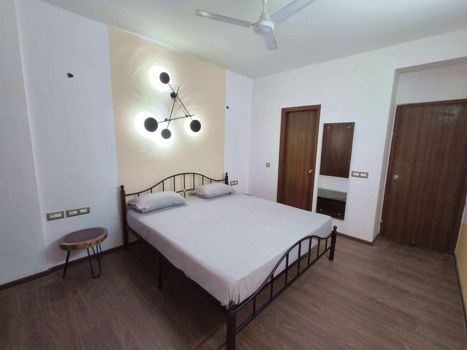The Himalayan Haven - 1 BHK Apartment on Dehradun Mussoorie road - Tap to explore photos