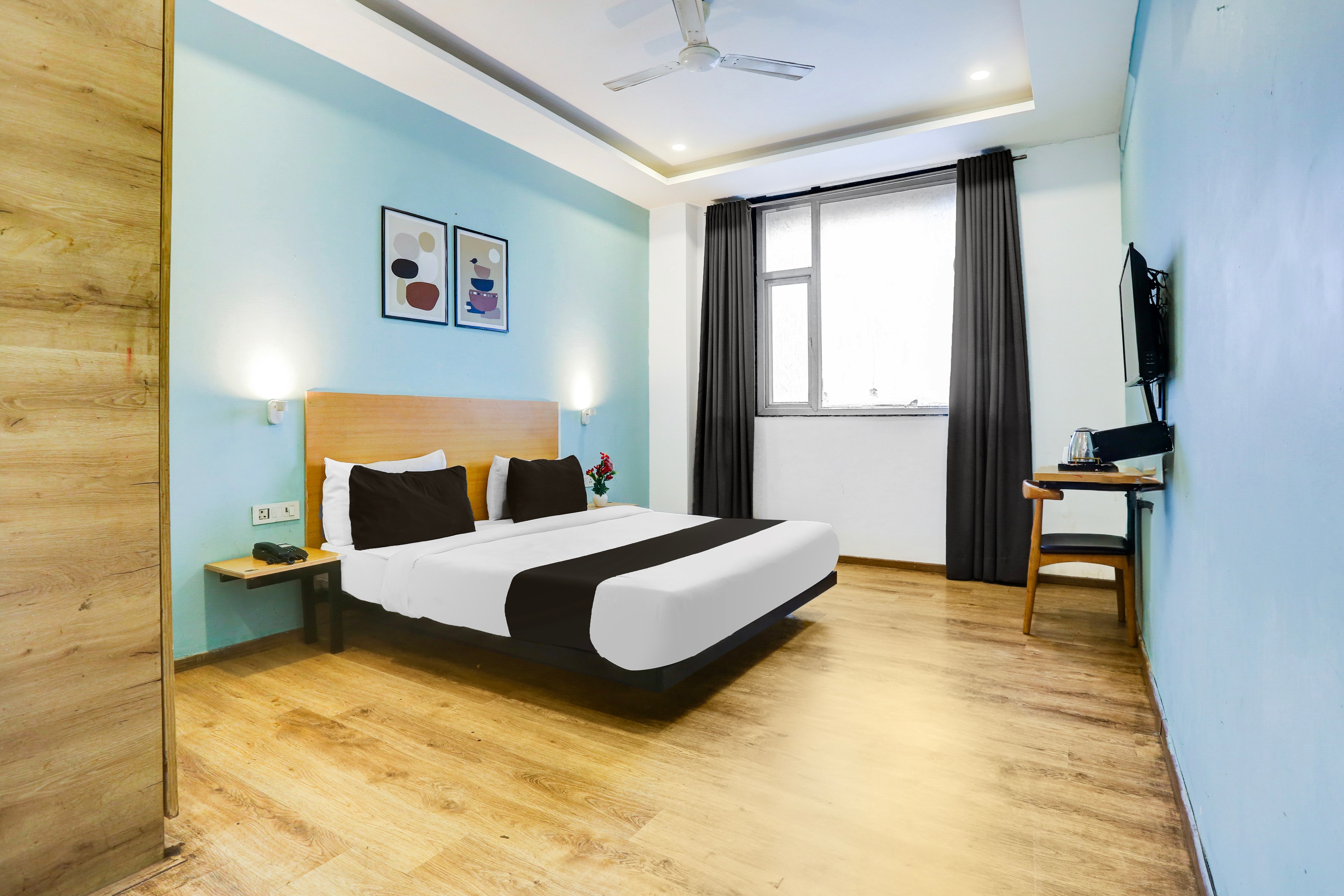 Super Townhouse Rohini Sector 23 - Tap to explore photos