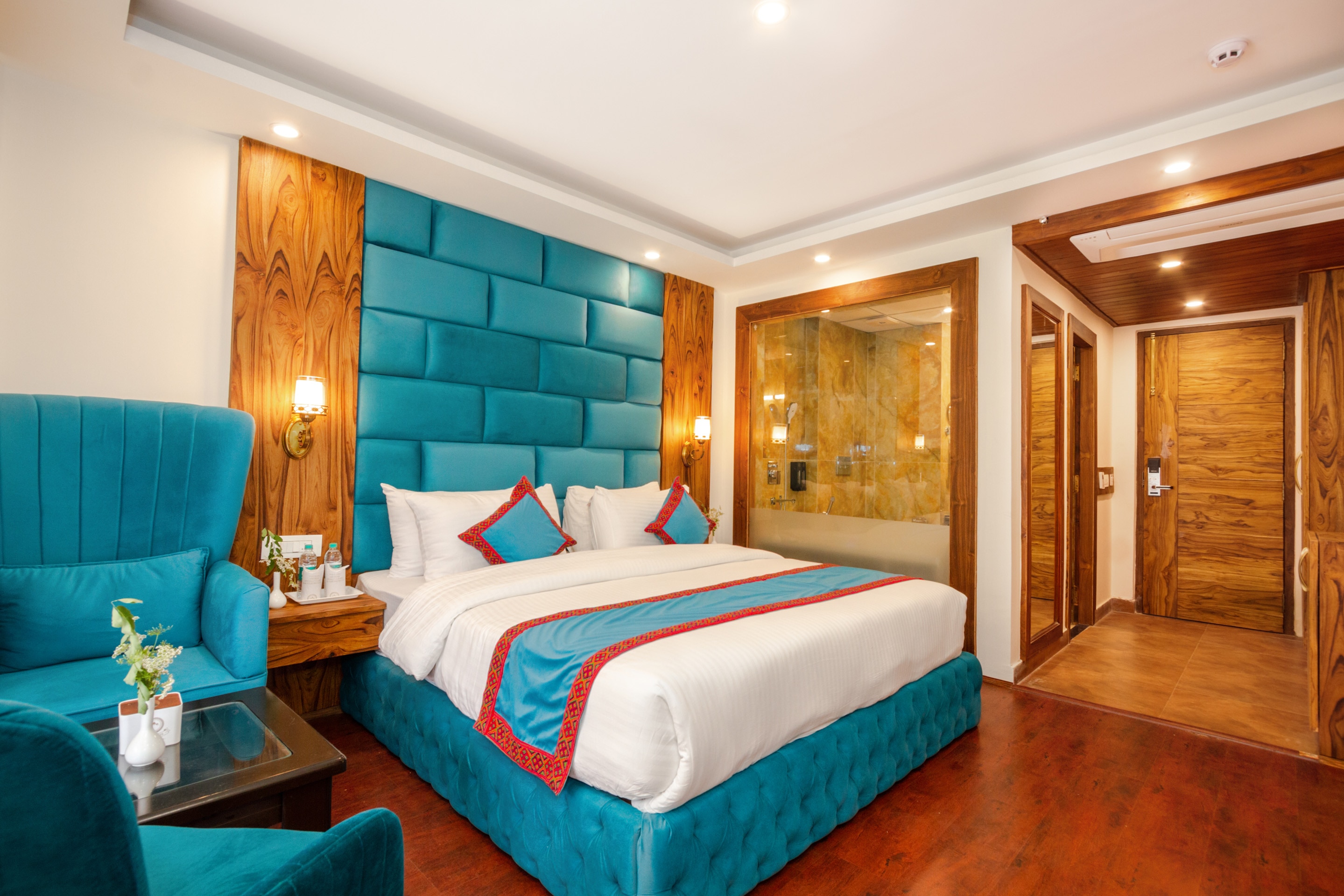 Snow White Resort - Central Heating - Breathtaking Moutain & River Views - Tap to explore photos