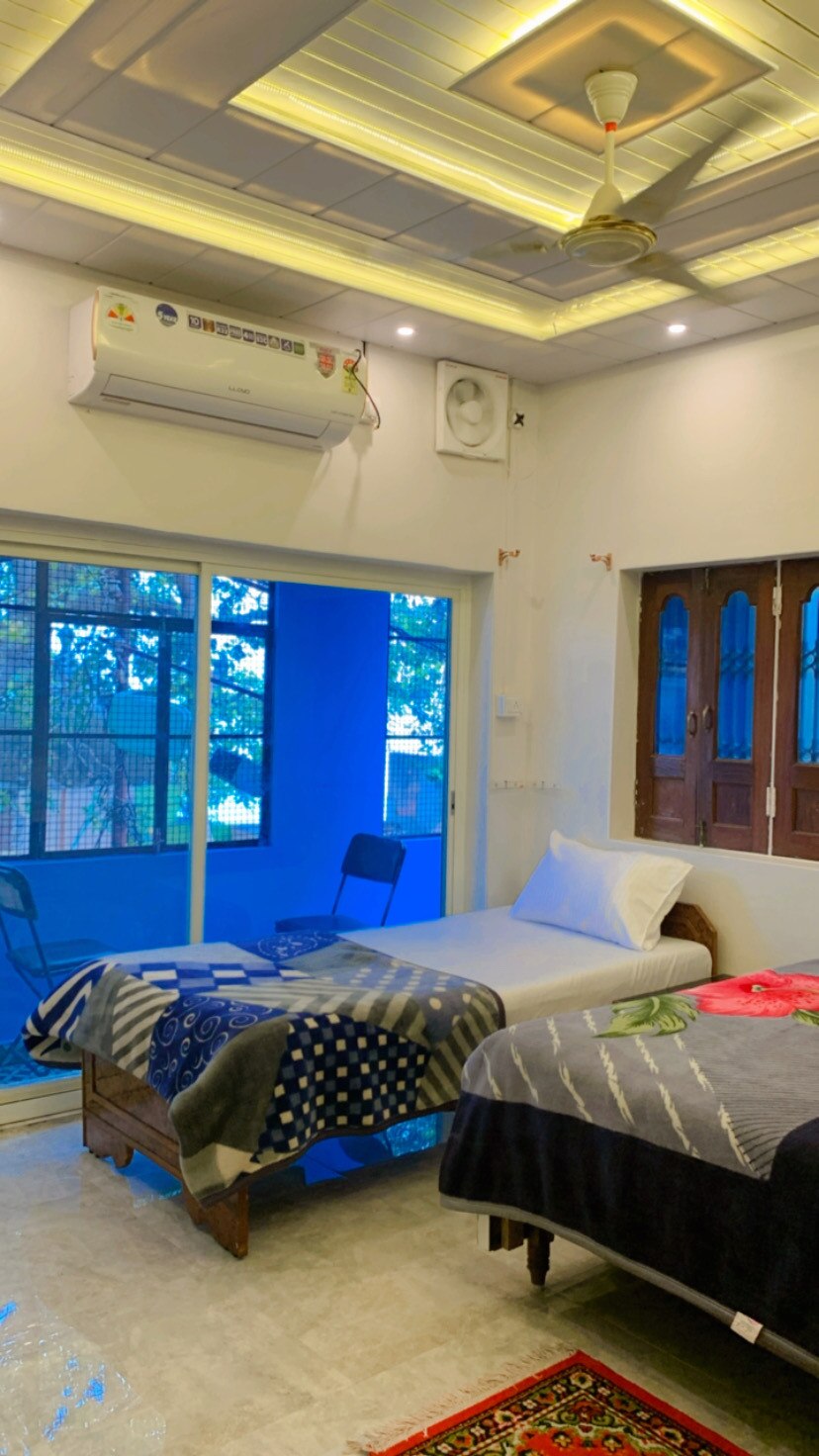 Paradise Inn Guest House Varanasi - Tap to explore photos