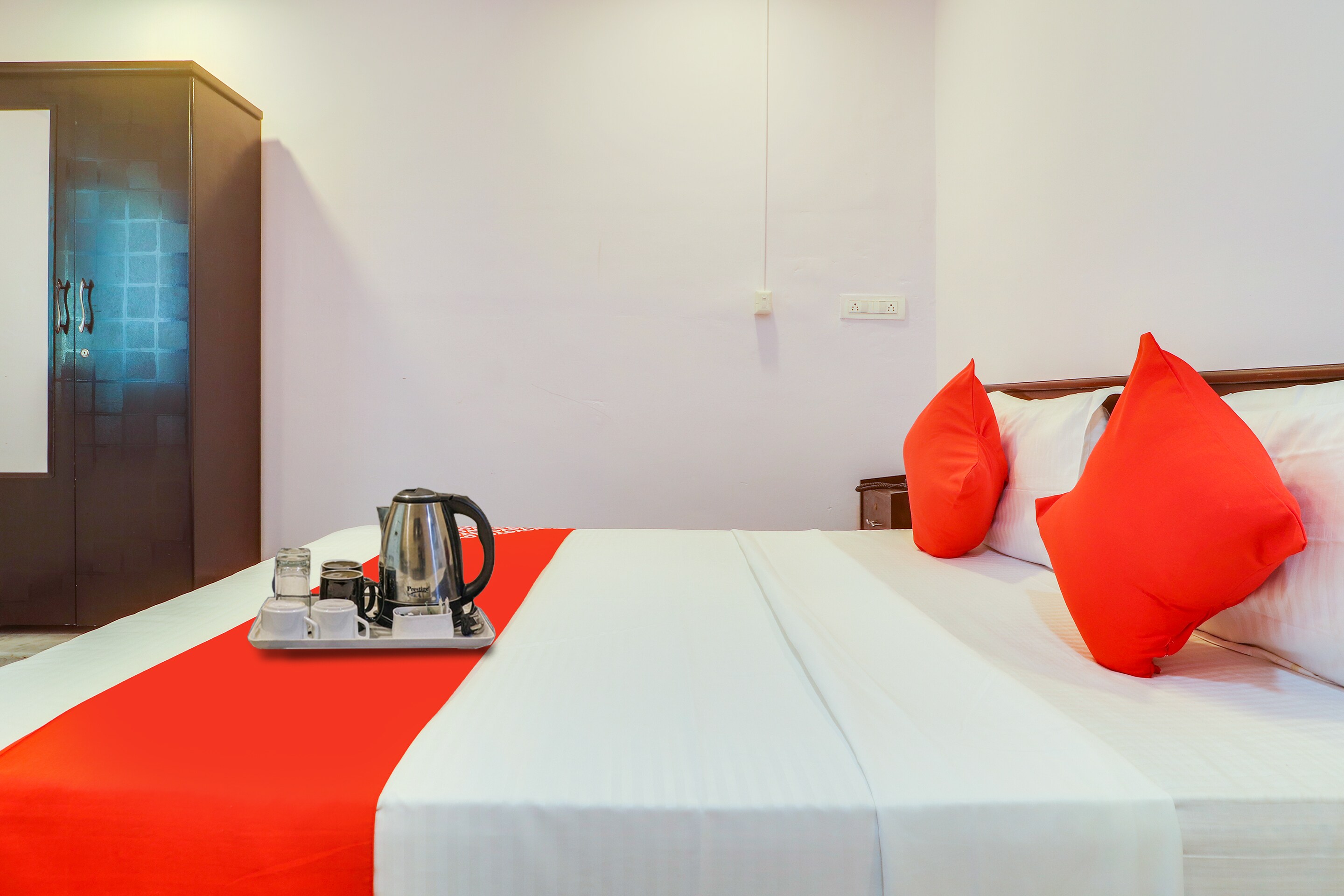 Hotel O Lahari Luxorious Rooms - Tap to explore photos