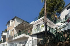 Lans Bliss Villa 3BR Mountain Views by Homeyhuts, Kotdwar