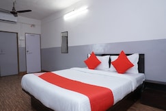 Hotel O Laxmi Lodge New, Pune