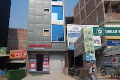 Hotel O  The Metro Inn, Noida