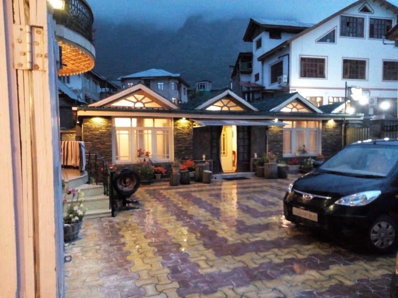 Ronak Homestay - Tap to explore photos