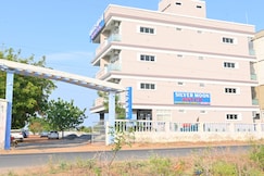 Silver Moon Home Stay, Chirala