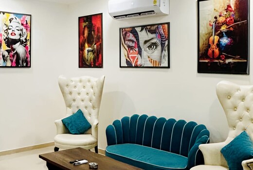 Central Loft 2BHK Balcony WiFi301