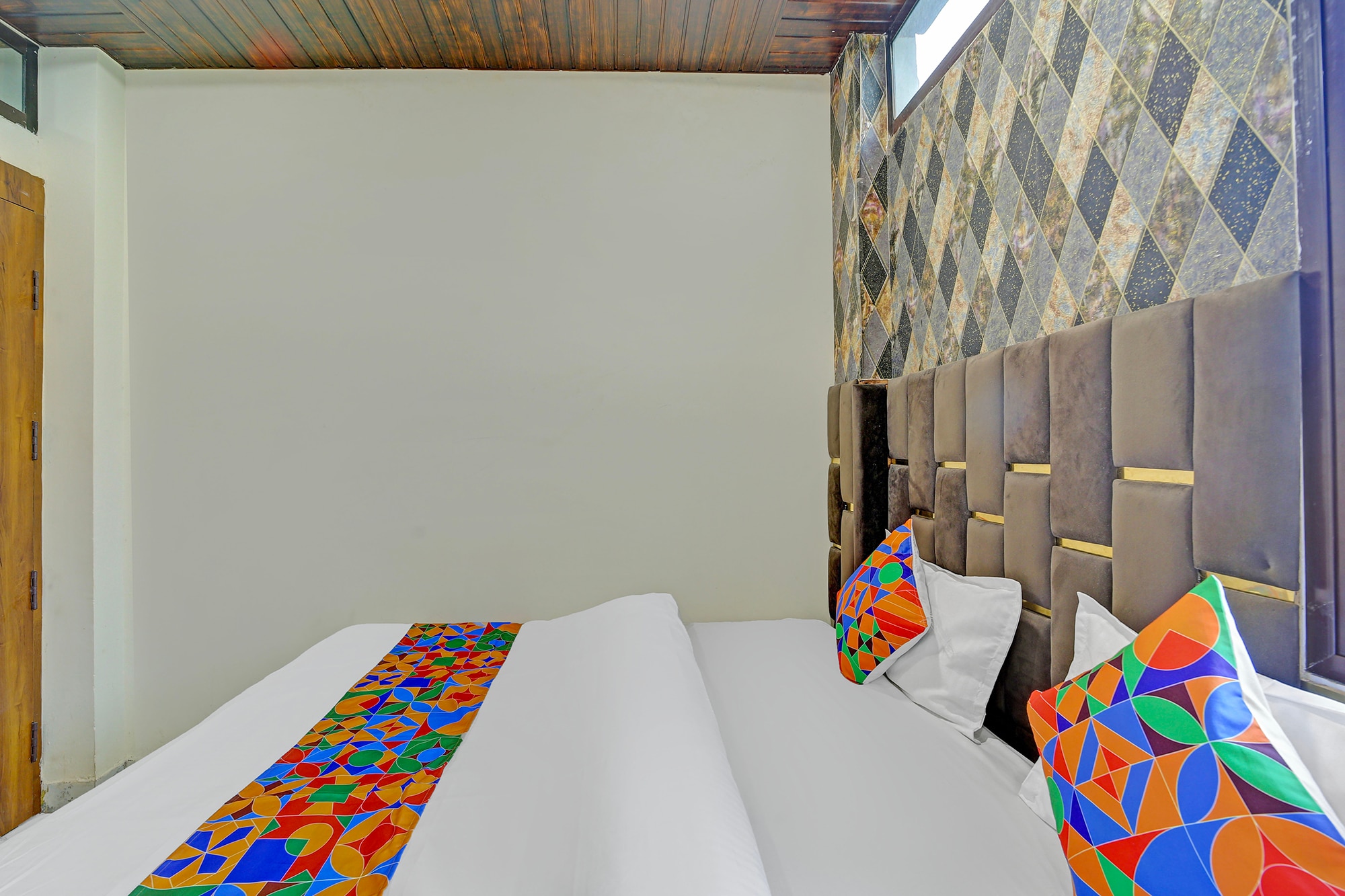 FabHotel Starlight Inn - 1.8km to Mahakaleshwar Jyotirlinga Temple - Tap to explore photos