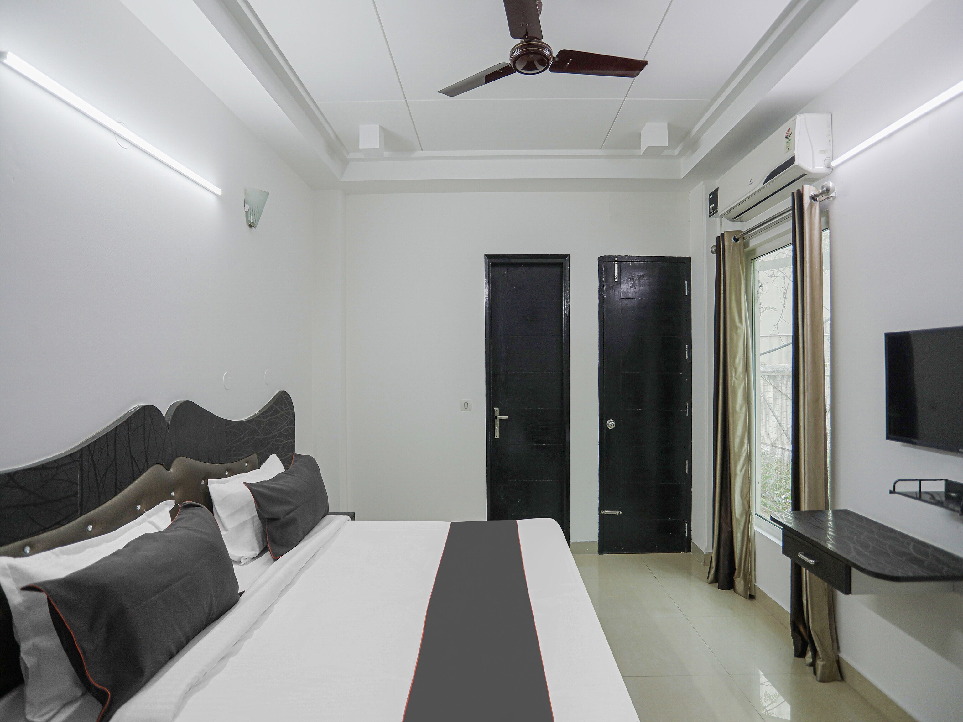Hotel O KANISHK INN - Tap to explore photos
