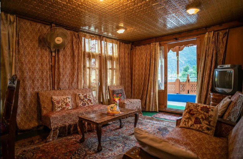 New kolohai Group of Houseboats - Tap to explore photos
