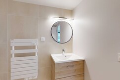 Room 1206 in a premium residence- Sport/laundry, Paris