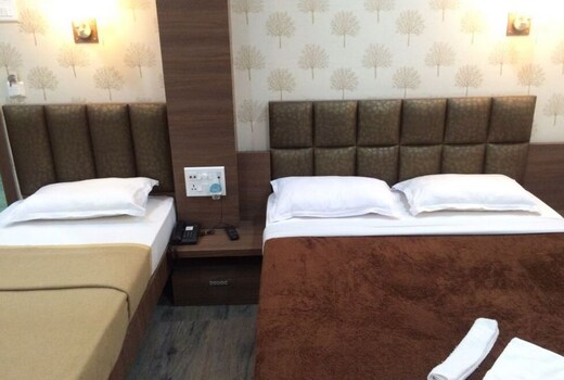 hotel  holiday  palace