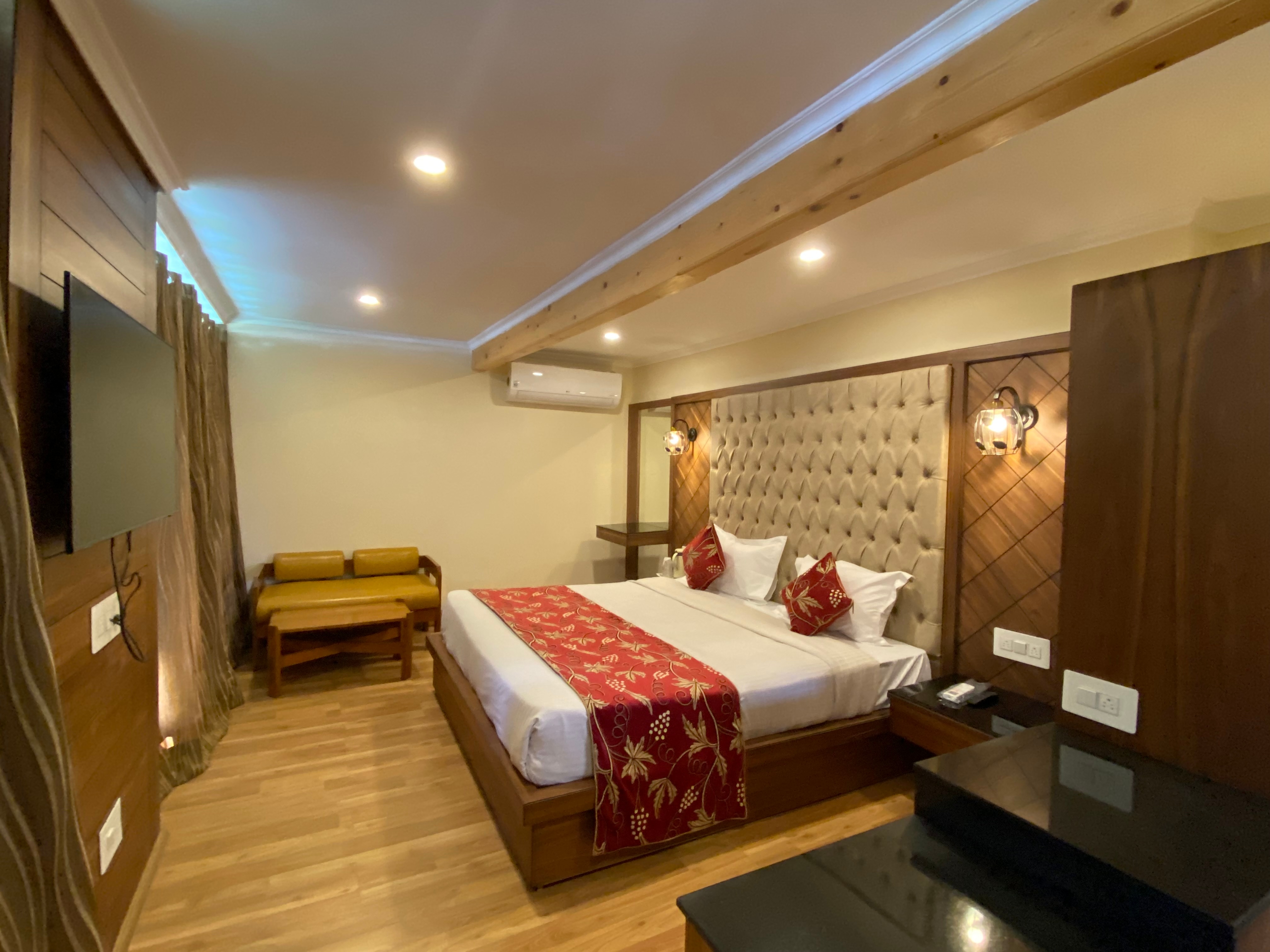 Hotel Brown Palace Nearby Dal Lake - Tap to explore photos