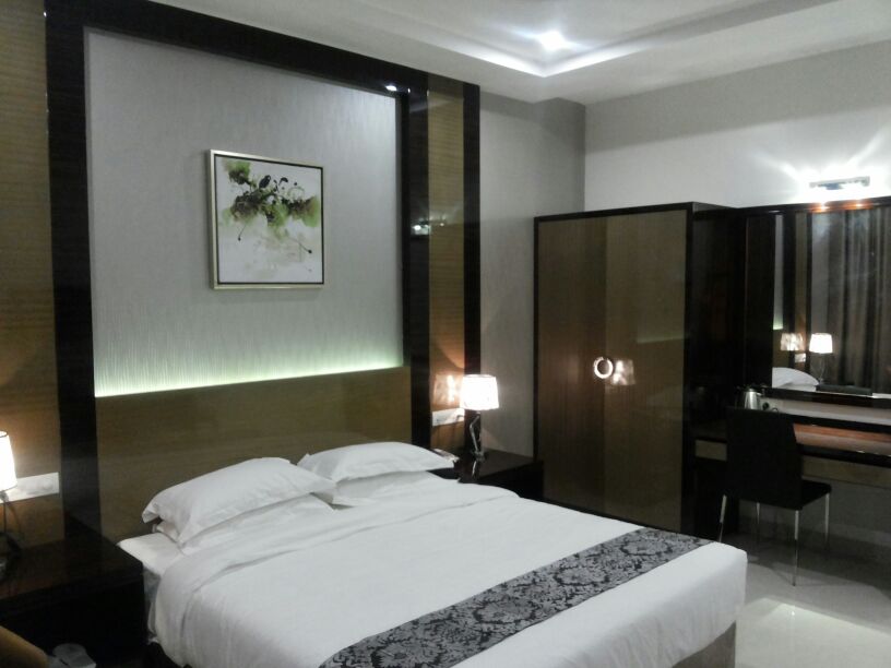 Saffron Hotel 𝗕𝗢𝗢𝗞 Jalna Hotel 𝘄𝗶𝘁𝗵 ₹𝟬 𝗣𝗔𝗬𝗠𝗘𝗡𝗧