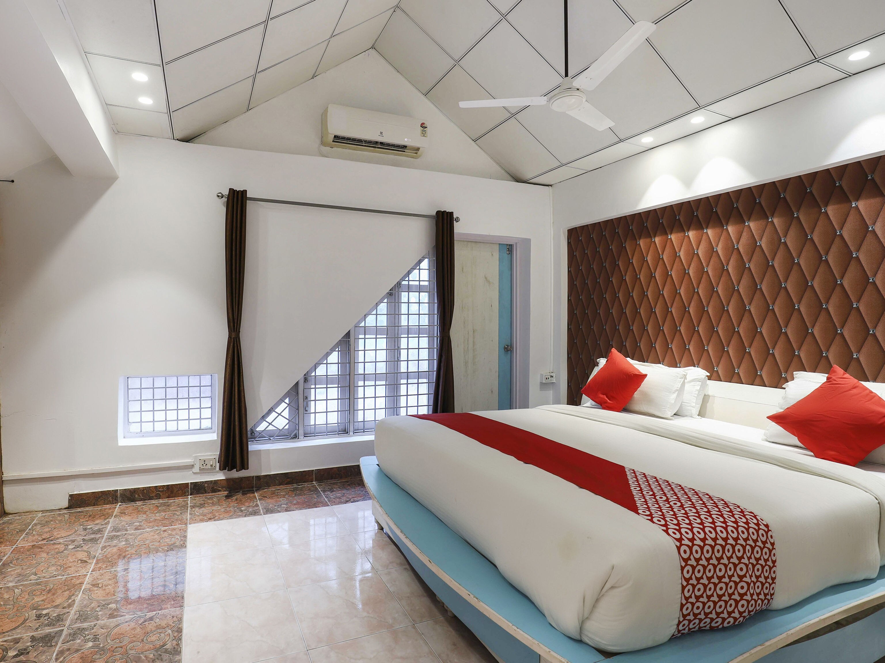 Hotel O Nova Dumas Homestay - Tap to explore photos