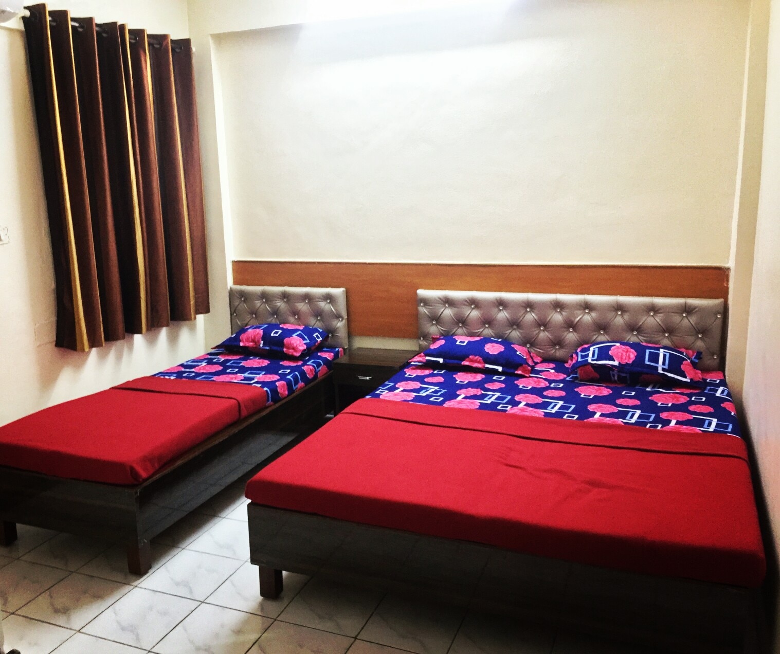 TRIPLE-BED ROOM (DELUXE AC-ROOM) 1