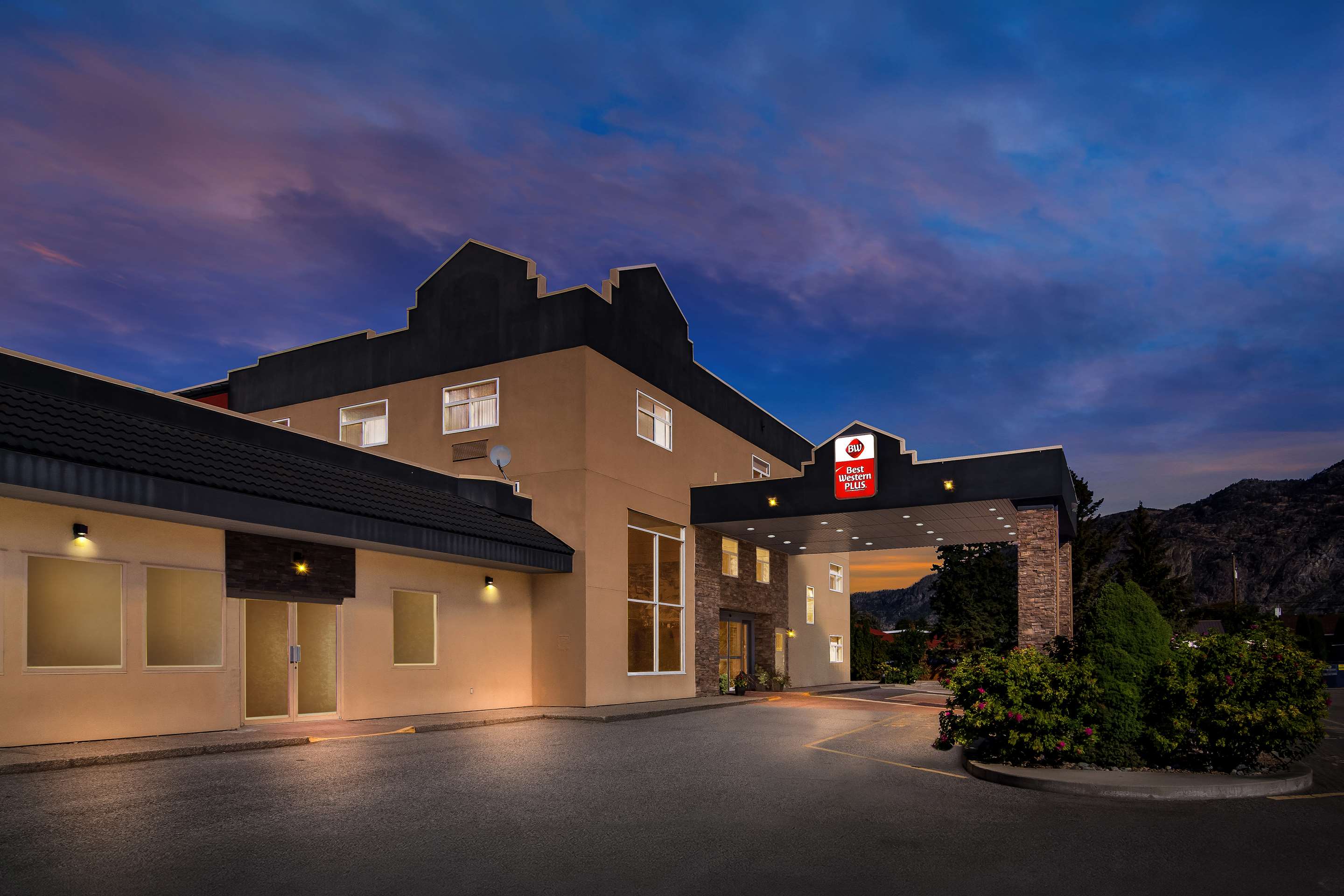 Best Western Plus Sunrise Inn - Tap to explore photos