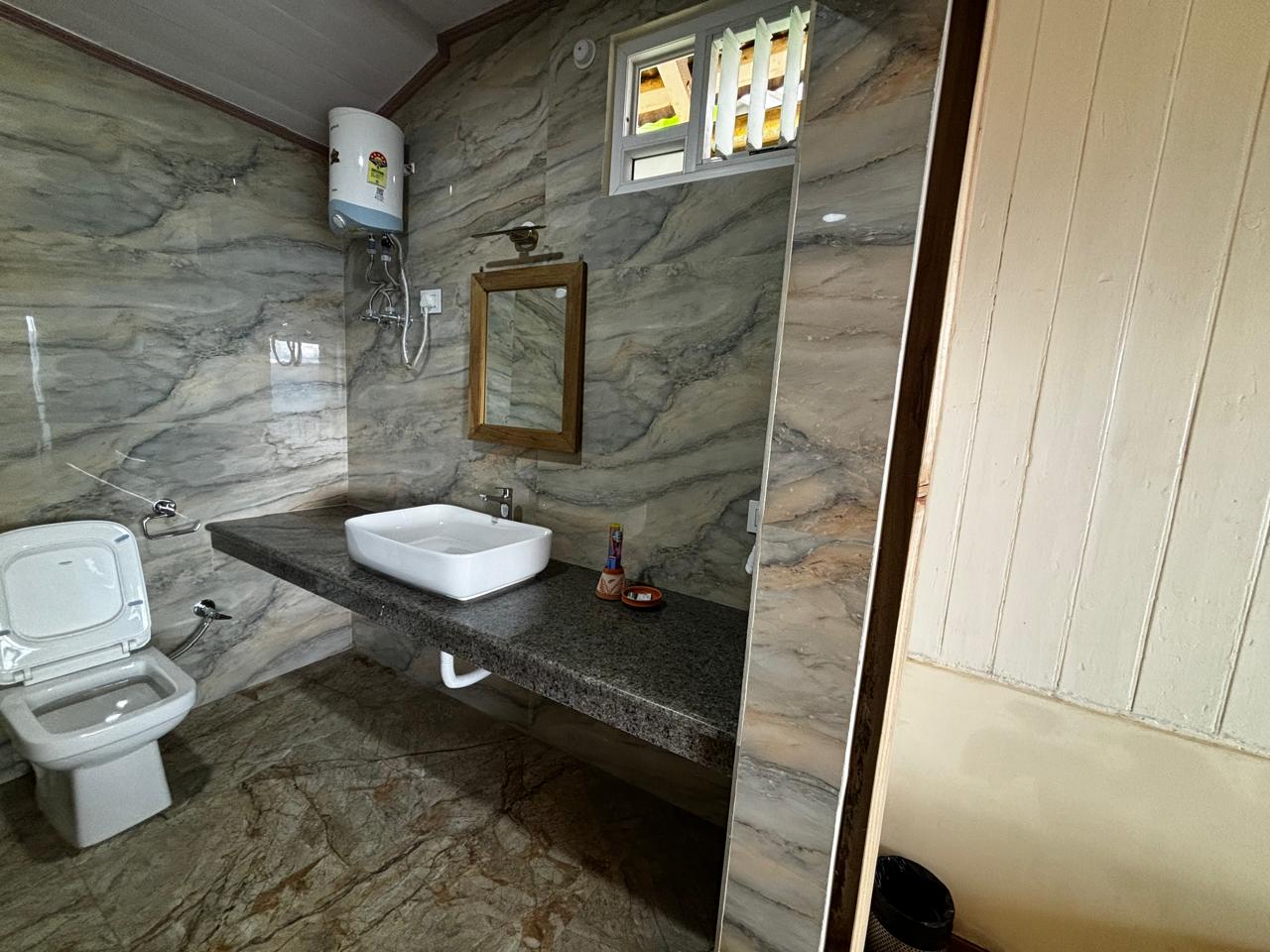 Asraya Homestay 15 Mins From Mall Road - Tap to explore photos