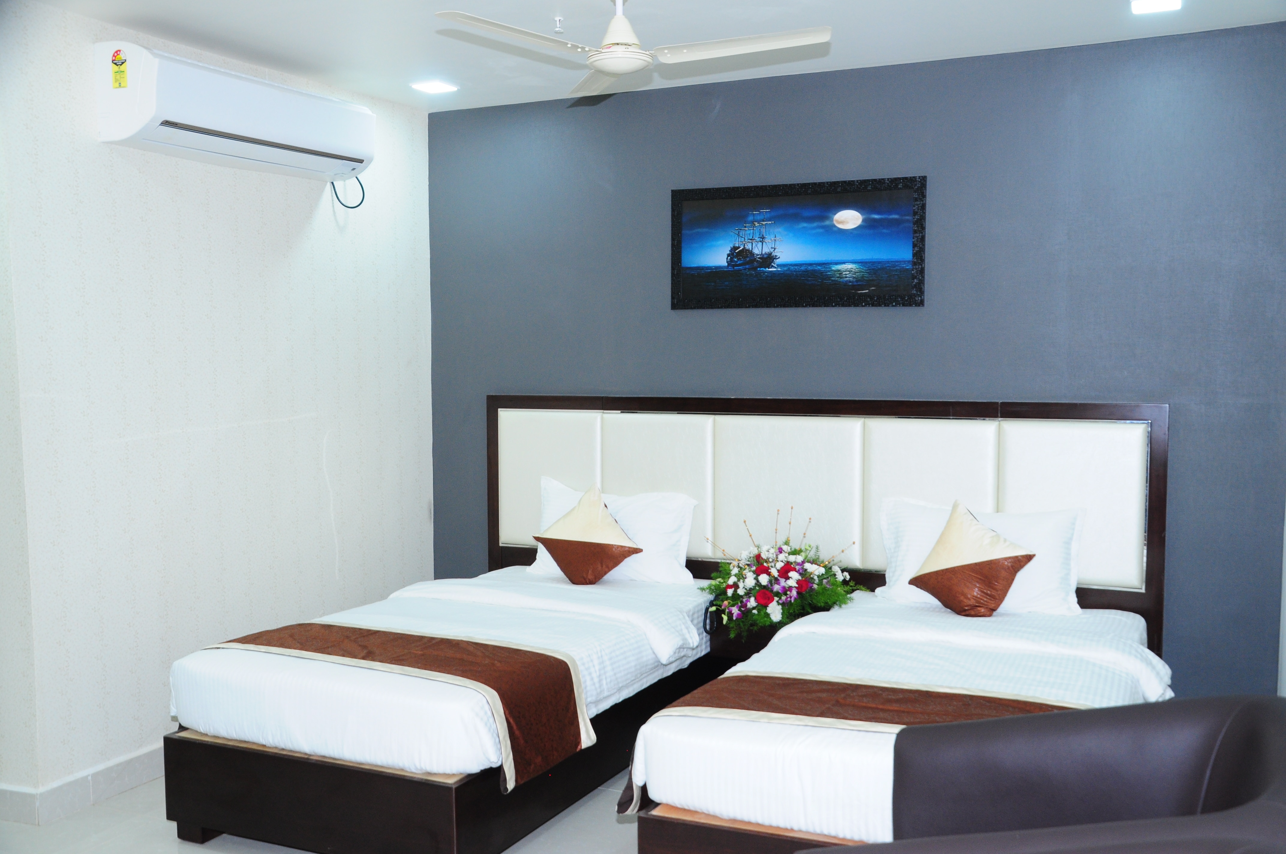 Hotel Akshaya - Tap to explore photos