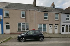 OYO Welsh Holiday Accommodation - Modern Stay, Pembrokeshire