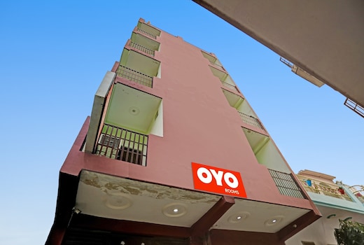 Hotel O by OYO Crossing Hotel Ghaziabad Railway Station