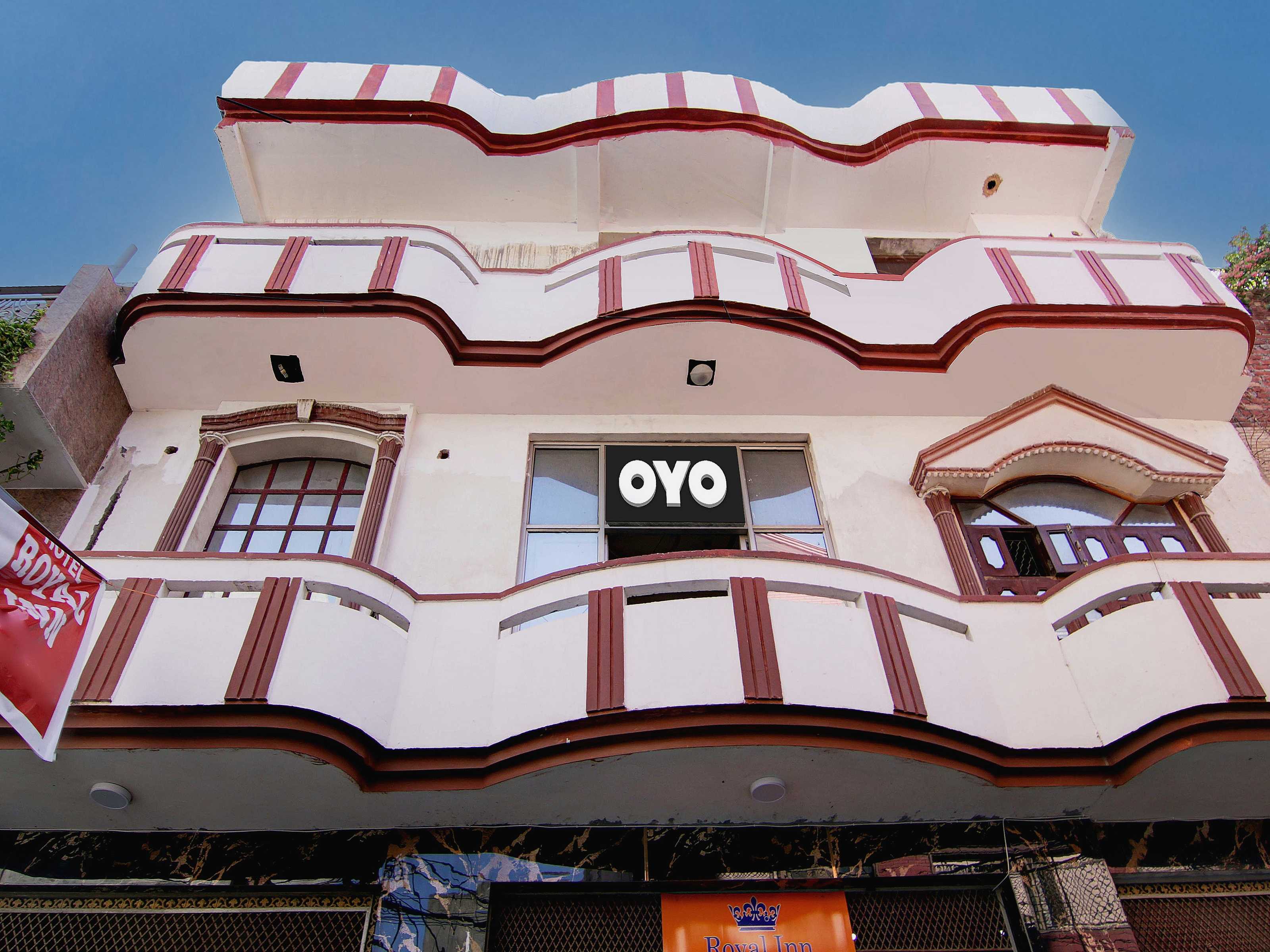 OYO 818272 Royal Inn - Tap to explore photos