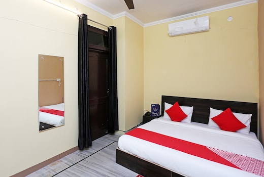 Hotel O Greenview Near Munshi Pulia Metro Station