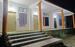 Family room with 3 bed in a room.