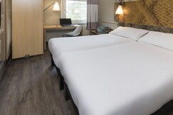 ibis Tilburg, Bladel