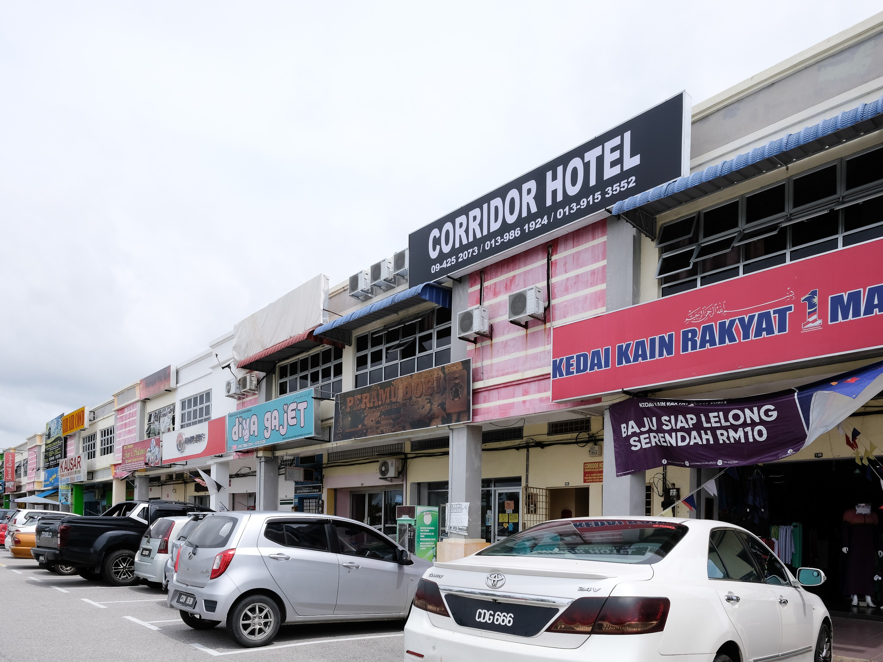 OYO 720 Corridor Hotel 2 - Tap to explore photos