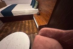 Atithi Hotel 3 min walk to Reengus bus stand, Khatu