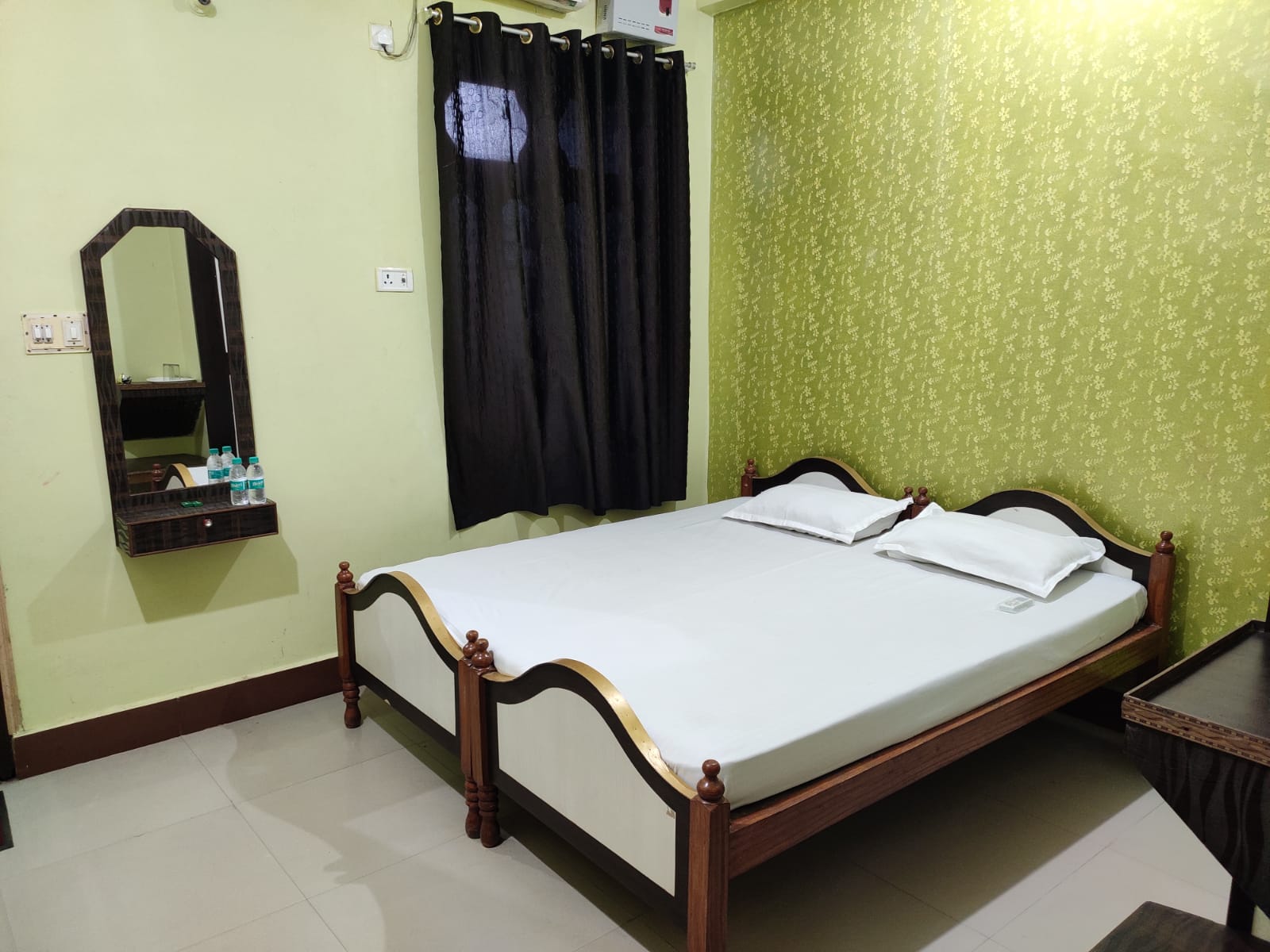Hotel Rahul - Tap to explore photos