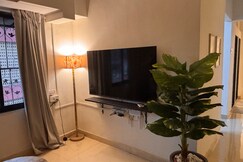 Cozy Central 1 BHK Bandra West, Mumbai