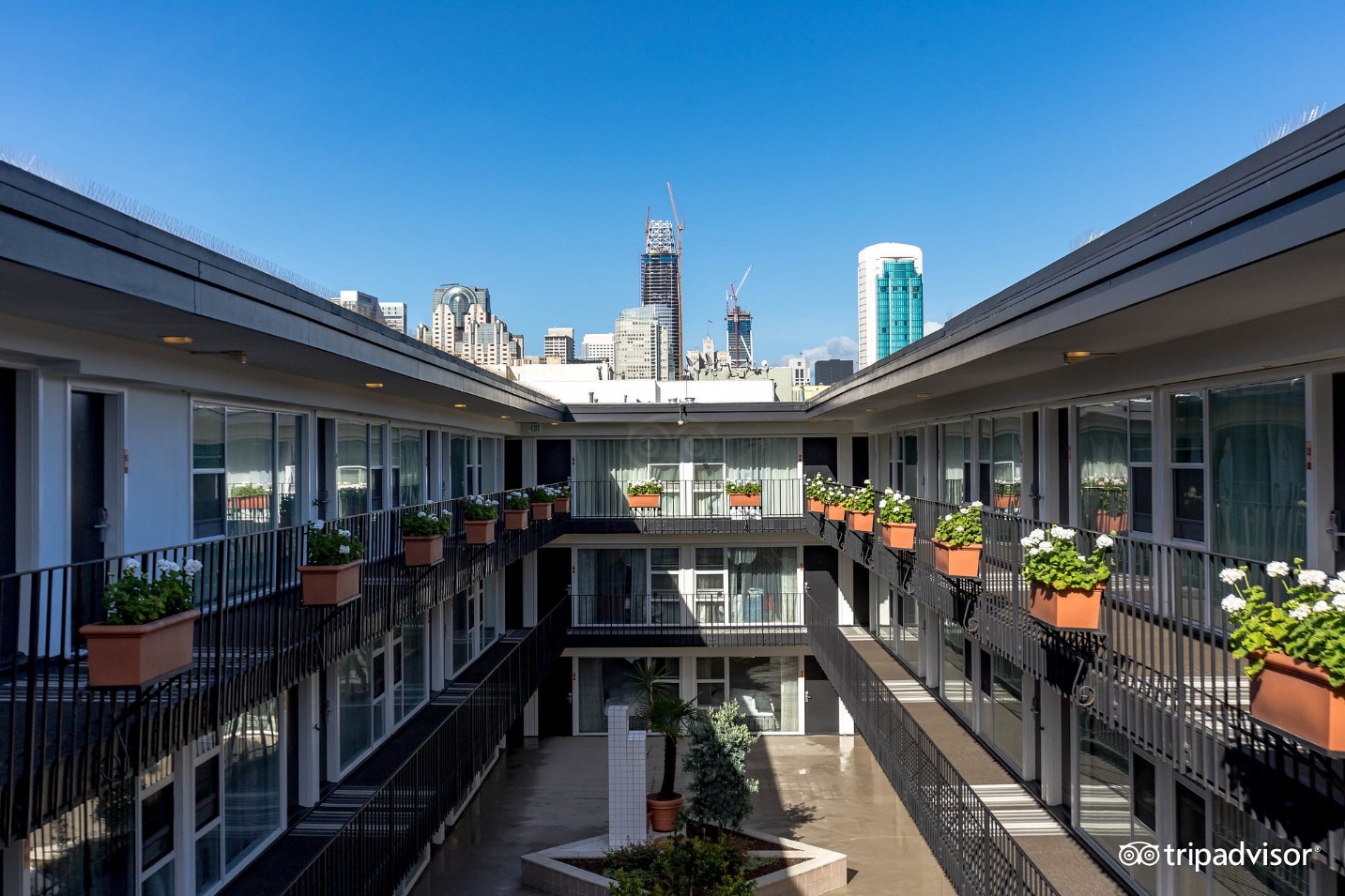 Soma House San Francisco - Tap to explore photos